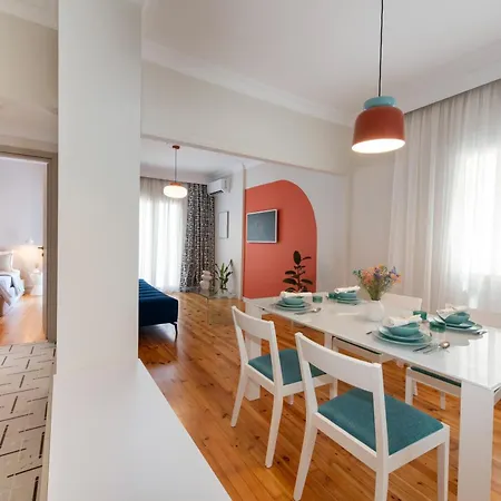 Unique Sunny Post Modern Apartment *