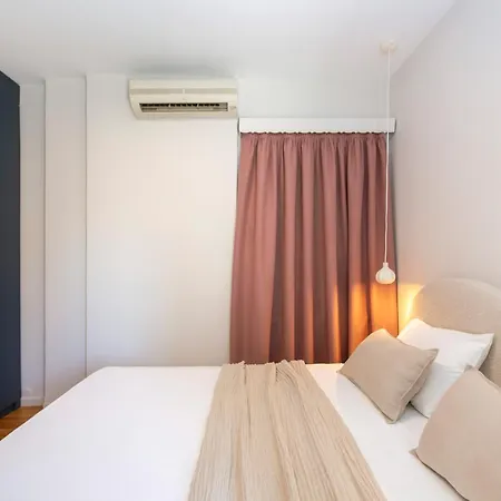 Unique Sunny Post Modern Lägenhet *